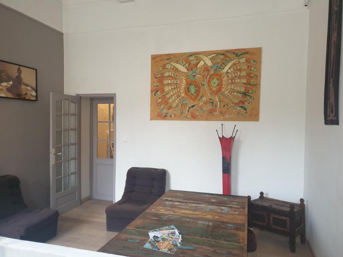 Charmant Appartement Coeur Village Provencal Lambesc Bagian luar foto